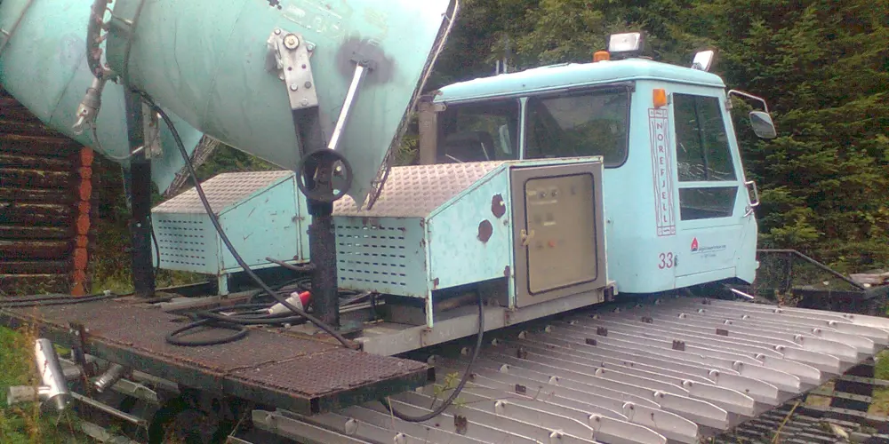 Snøproduksjon, snøkanoner montert på beltegående kjøretøy