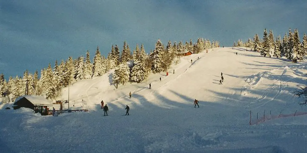 Gamle Danebubakken. Heisen her er nå flyttet til dagens barnebakke ved Skilåven